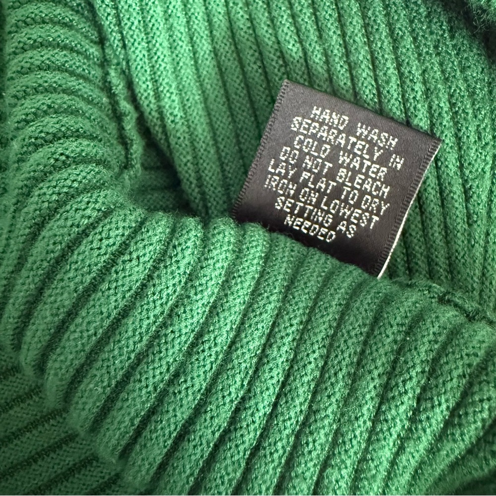 Classic Green Ribbed Turtleneck Sweater - Picture 5 of 5